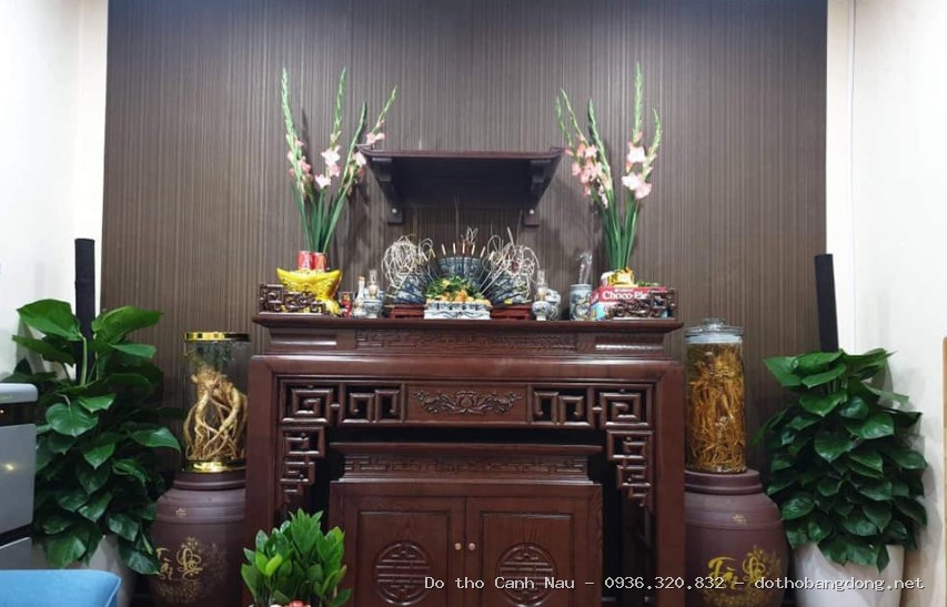 Bàn thờ đứng đẹp màu vàng sồi mẫu BTD 127 tại Long Biên - Bàn thờ Canh Nậu