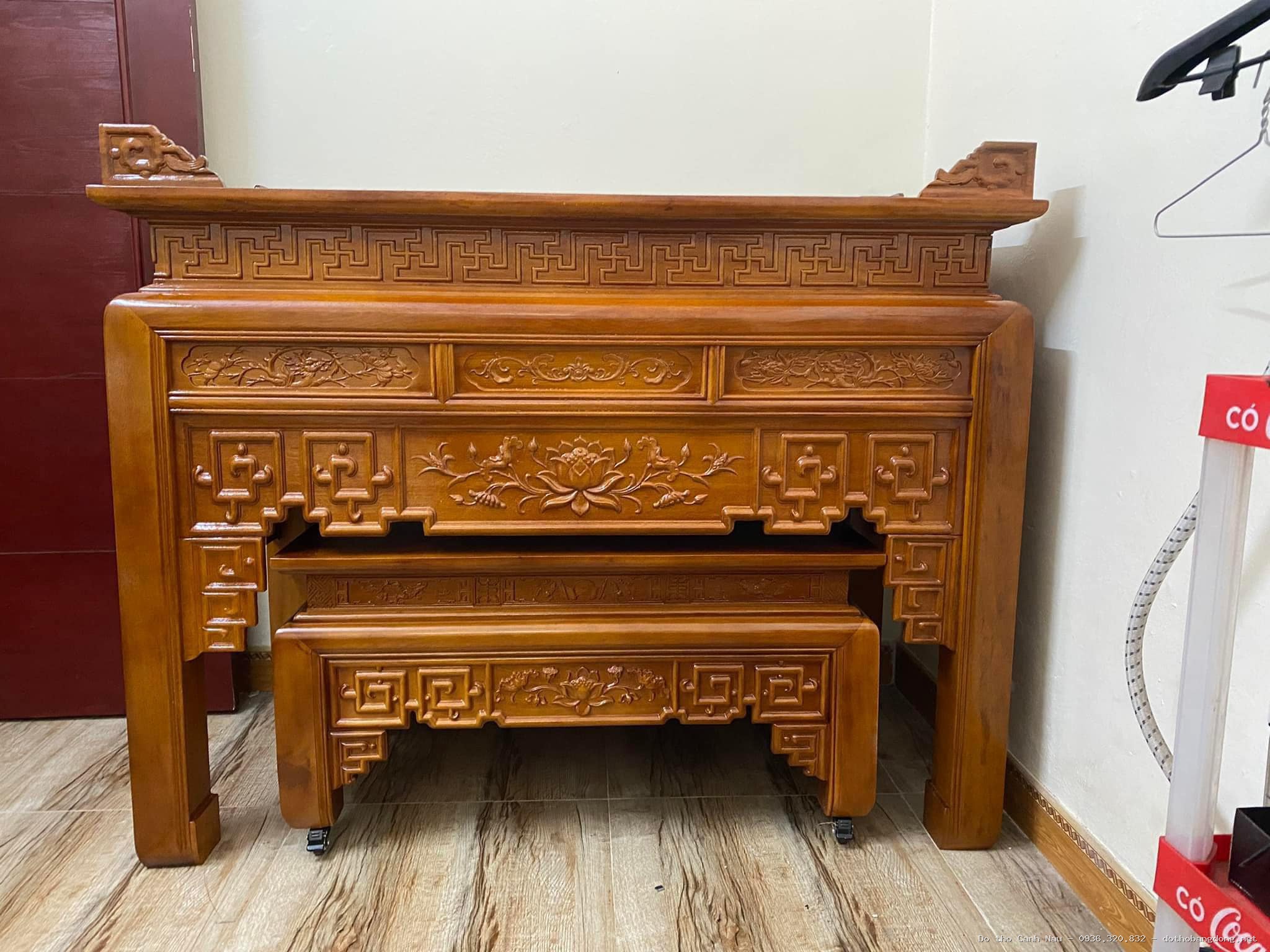 Bàn thờ đứng gỗ gụ màu cánh gián mẫu Tiến Lộc tại Thanh Xuân - Đồ thờ Sơn Vũ
