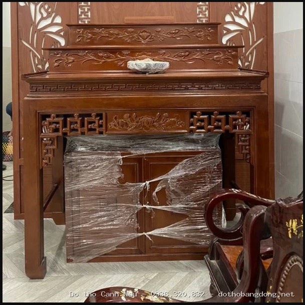 Bàn thờ đứng gỗ sồi hoa sen kèm tủ tại Đống Đa - Đồ thờ Sơn Vũ