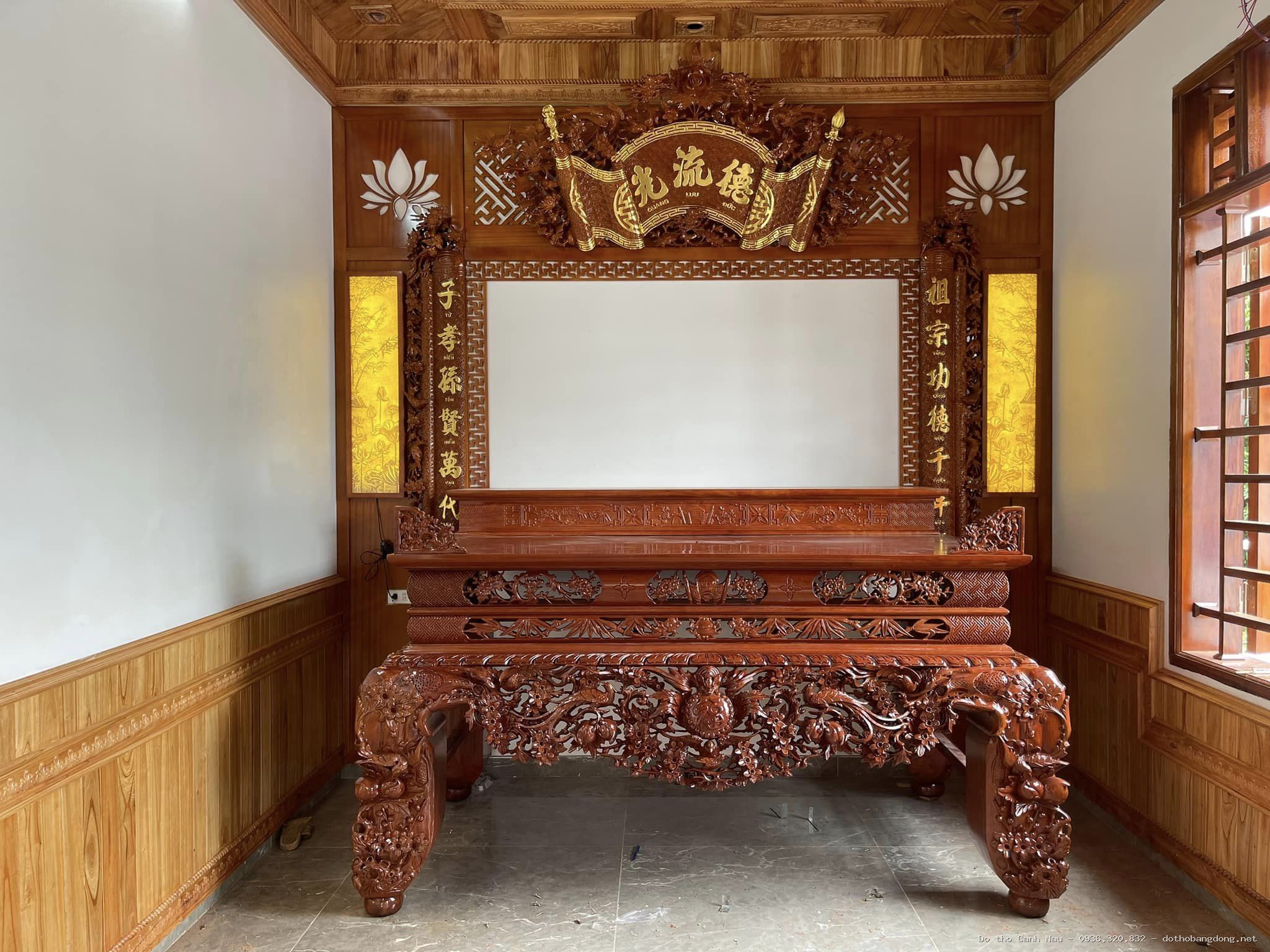 Bàn thờ đứng gỗ sồi màu óc chó mẫu Tam Đình tại Long Biên - Đồ thờ Sơn Vũ