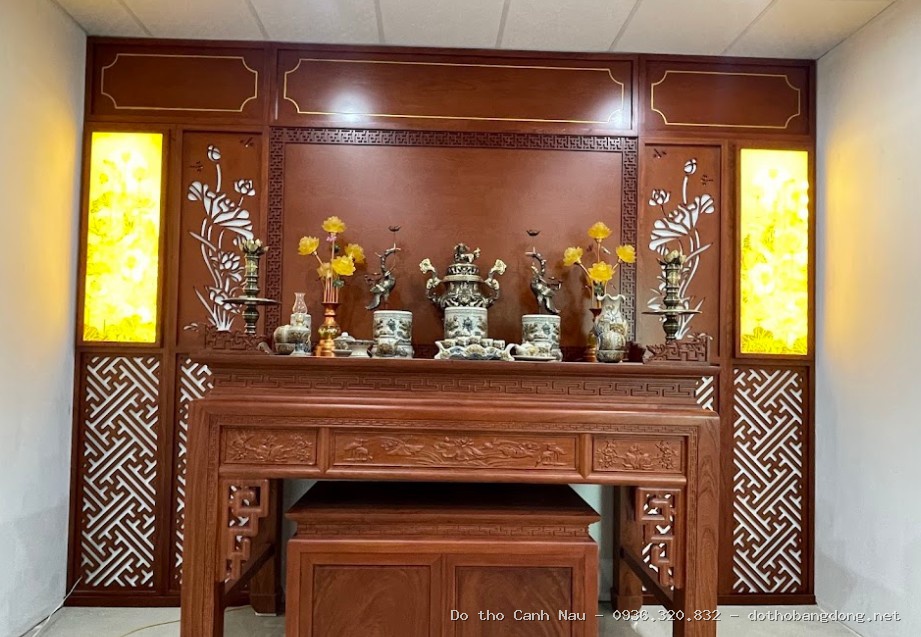 Bàn thờ gia tiên 3 cấp kết hợp bàn cơm và đôn thờ tại Long Biên