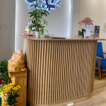 Quầy lễ tân cánh mây cổ điển QLT075